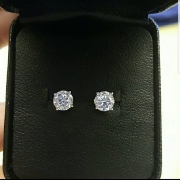 18k Classic round stone Swarovski Elements Stud Women earrings - Picture 3 of 6